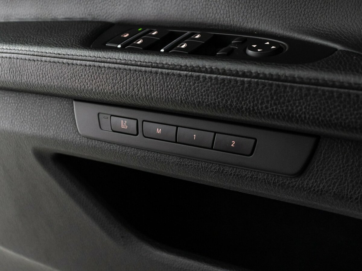 BMW 7 серии 740d xDrive V (F01/F02/F04) Рестайлинг, 2013 Фото №16