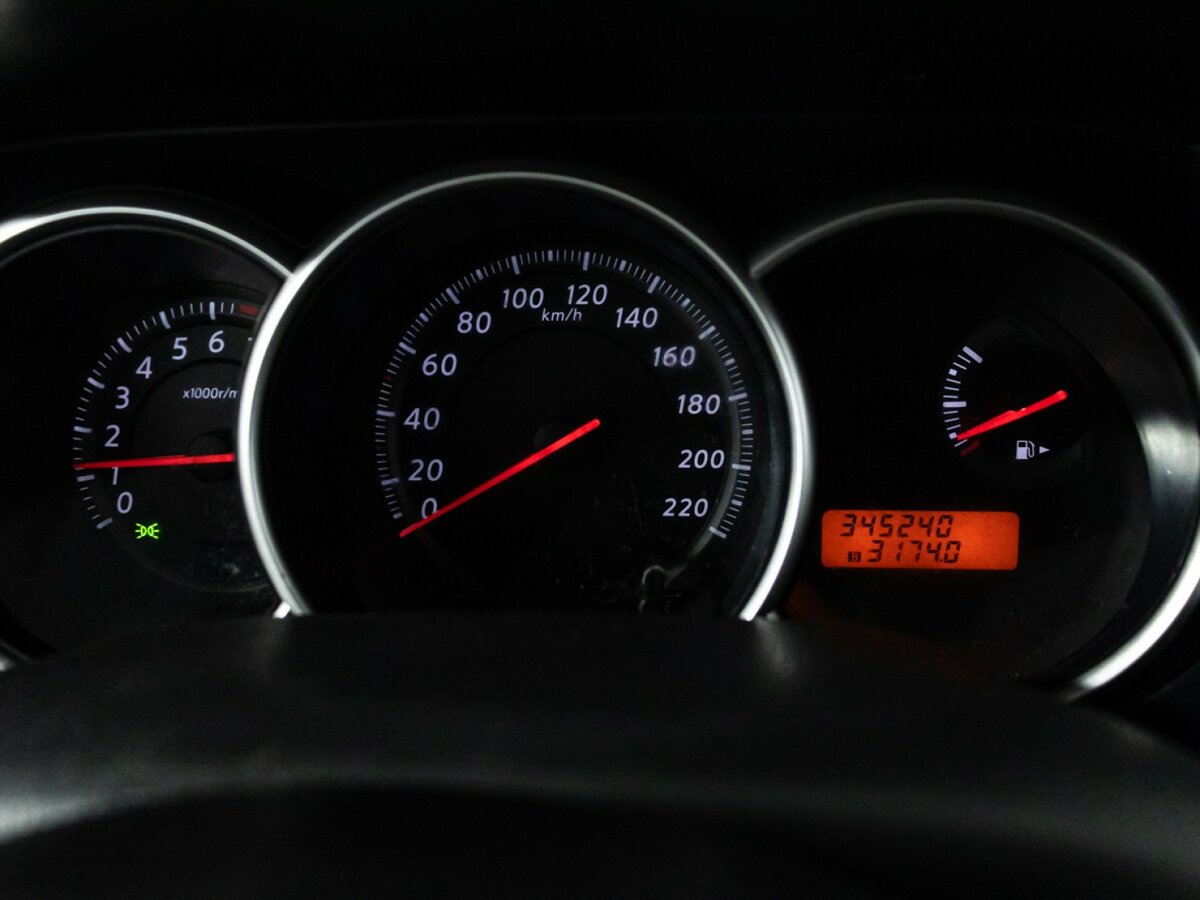 Nissan Tiida I Рестайлинг, 2010 Фото №12