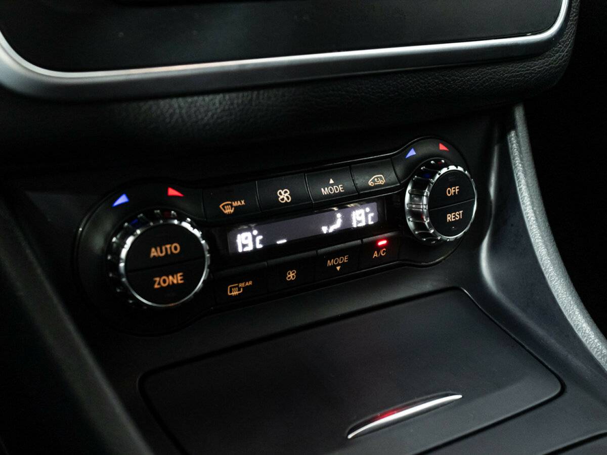 Mercedes-Benz GLA 200 I (X156), 2016 Фото №17