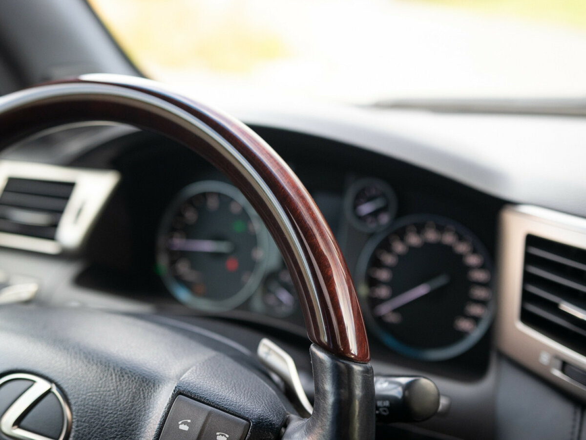 Lexus LX 570 III Рестайлинг, 2014 Фото №12