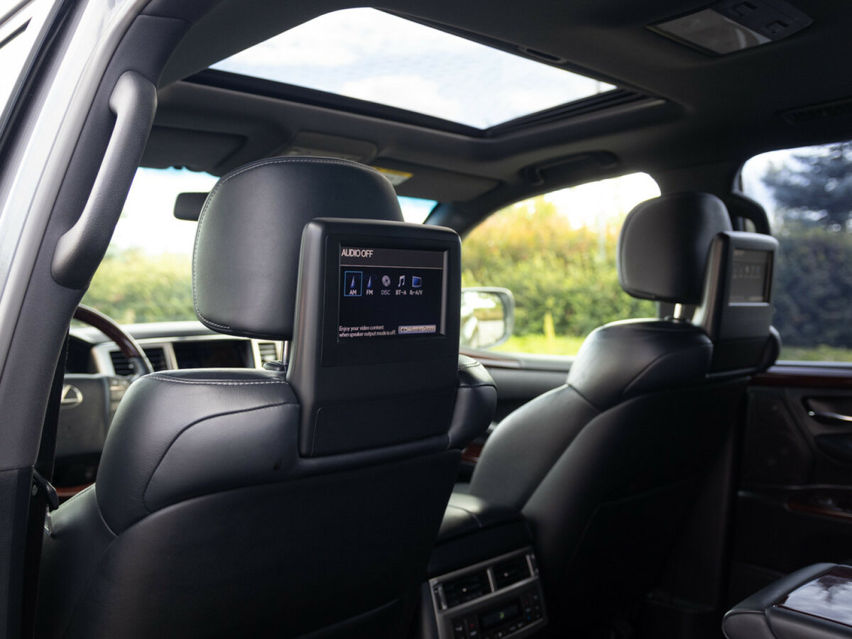 Lexus LX 570 III Рестайлинг, 2014 Фото №16