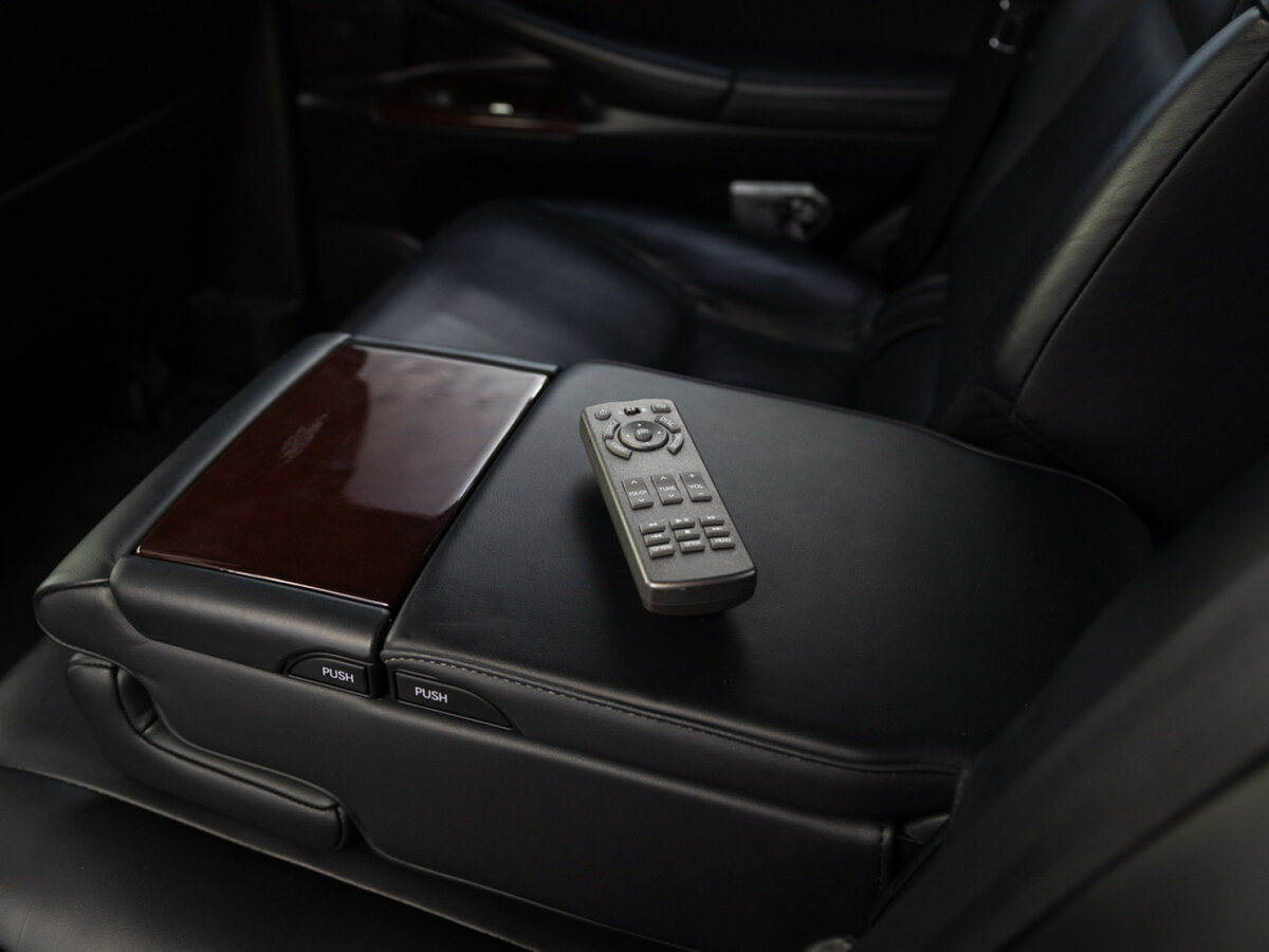 Lexus LX 570 III Рестайлинг, 2014 Фото №17