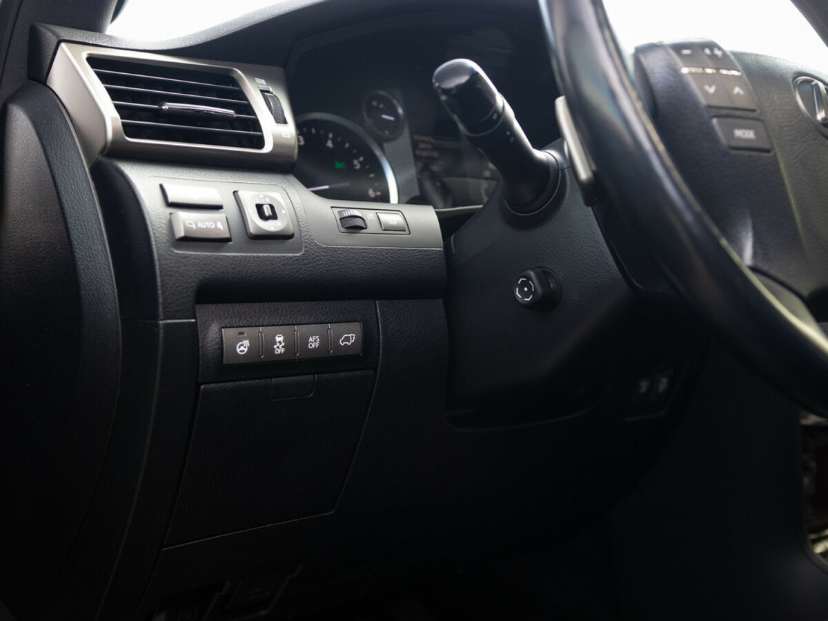 Lexus LX 570 III Рестайлинг, 2014 Фото №25