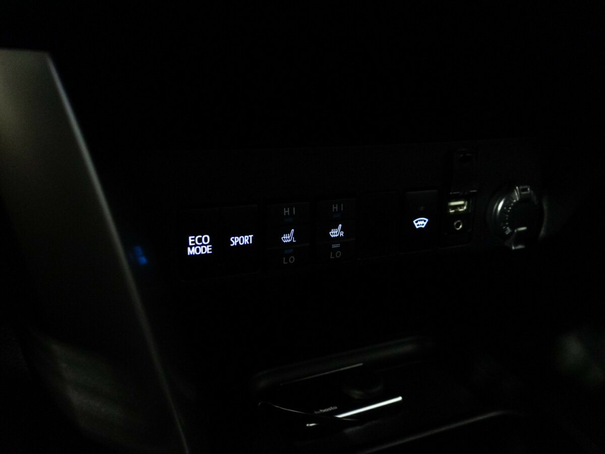 Toyota RAV4 IV (XA40) Рестайлинг, 2016 Фото №16