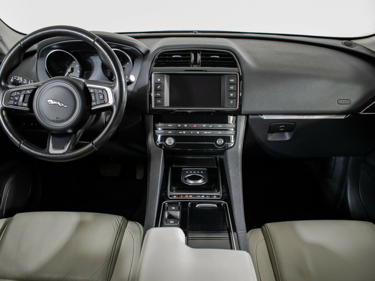 Jaguar F-Pace I, 2017 Фото №11
