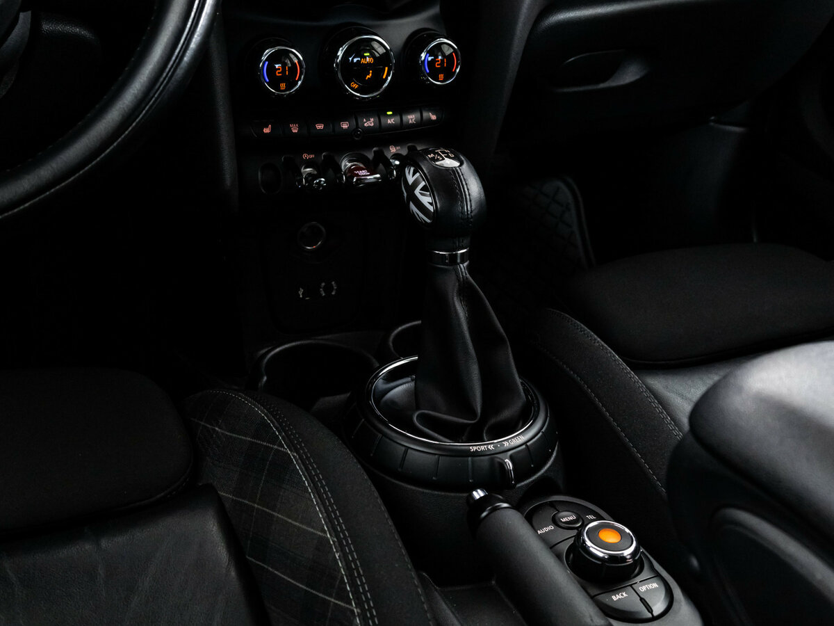 Mini Hatch Cooper S III (F55/F56), 2015 Фото №11