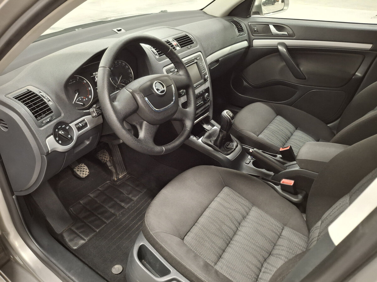 Skoda Octavia II (A5) Рестайлинг, 2011 Фото №16