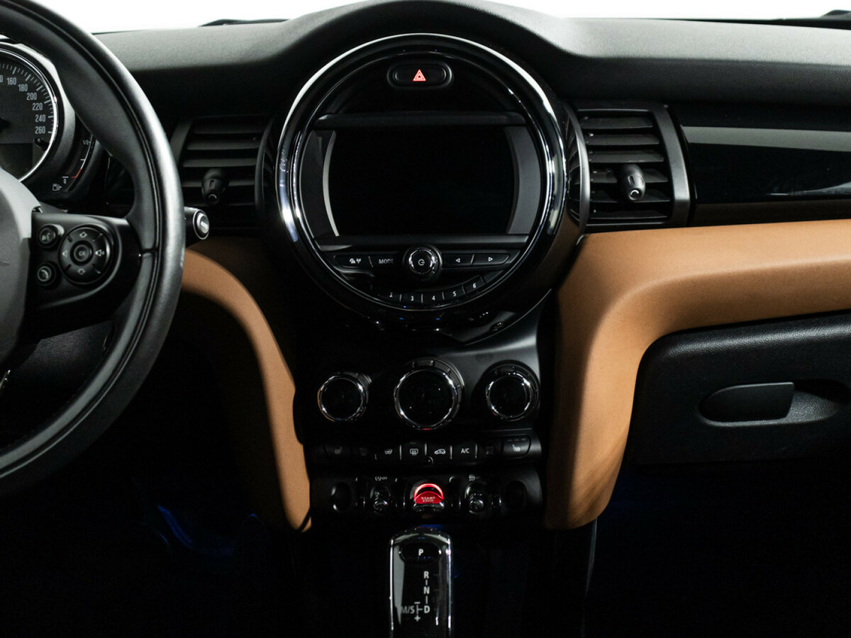 Mini Hatch Cooper III (F55/F56) Рестайлинг, 2020 Фото №14