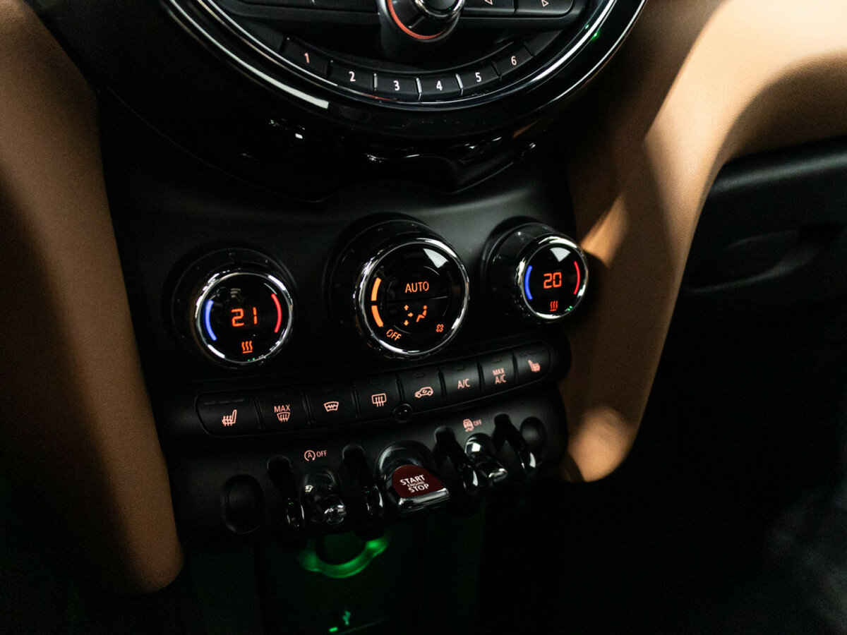 Mini Hatch Cooper III (F55/F56) Рестайлинг, 2020 Фото №16