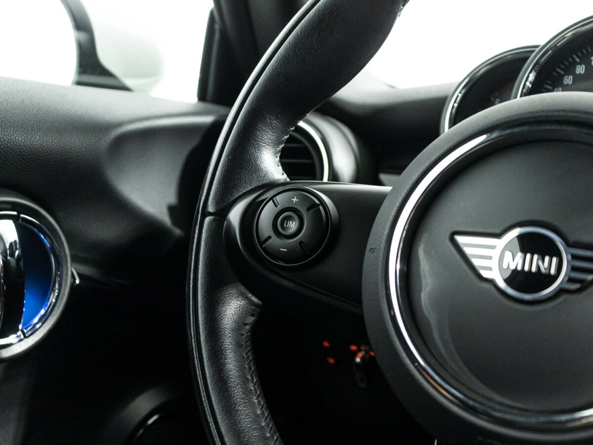 Mini Hatch Cooper III (F55/F56) Рестайлинг, 2020 Фото №19