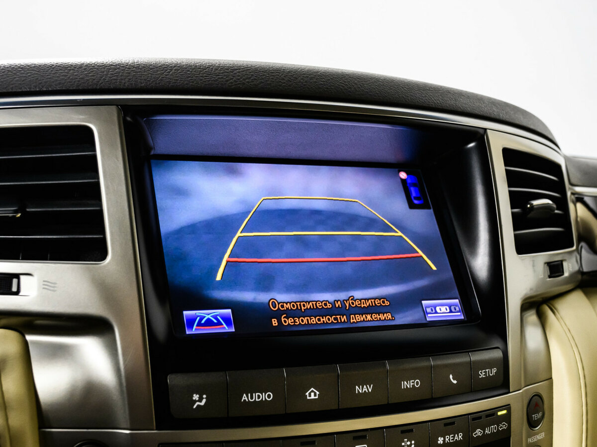 Lexus LX 570 III Рестайлинг, 2012 Фото №13