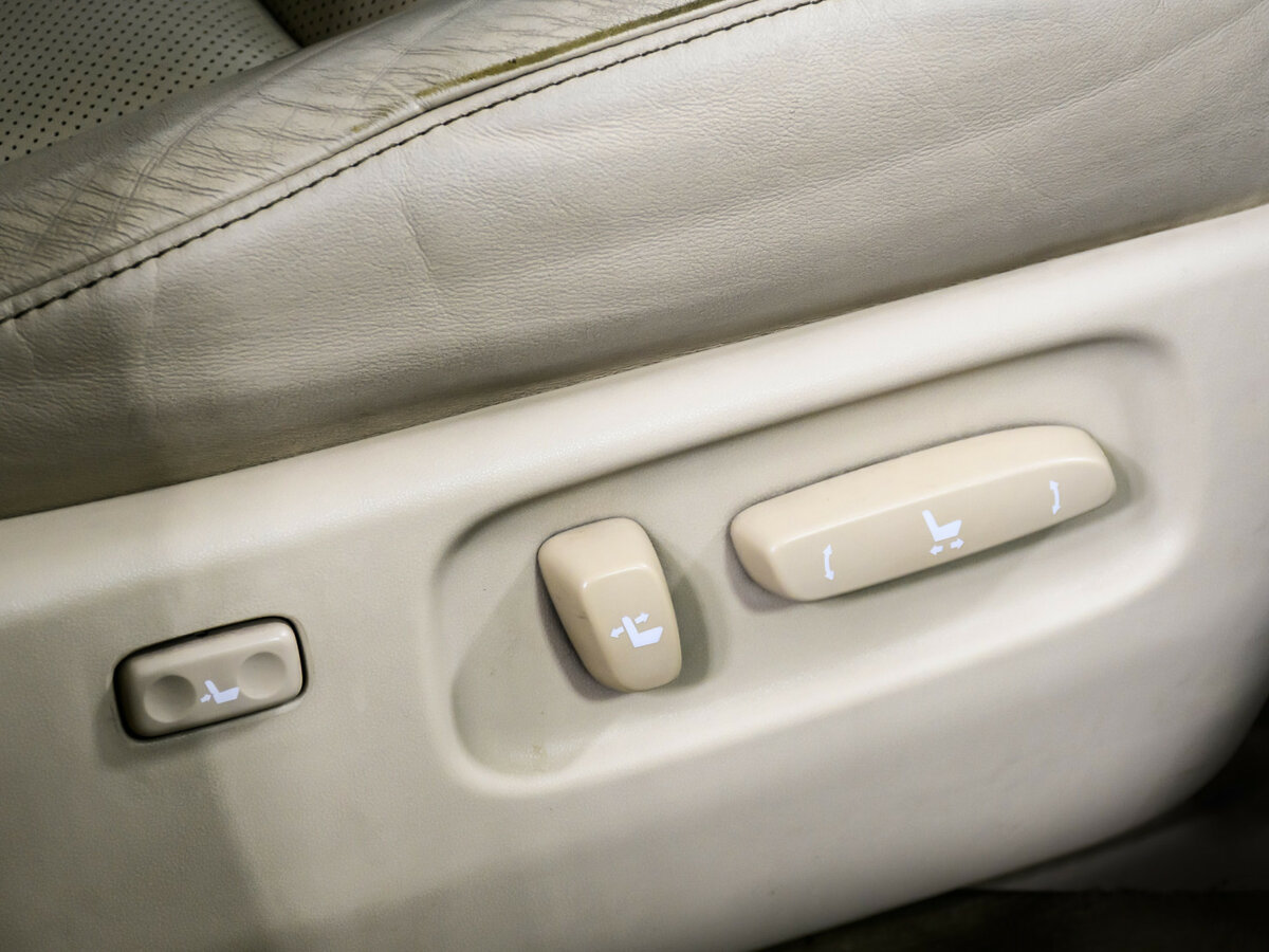 Lexus LX 570 III Рестайлинг, 2012 Фото №17