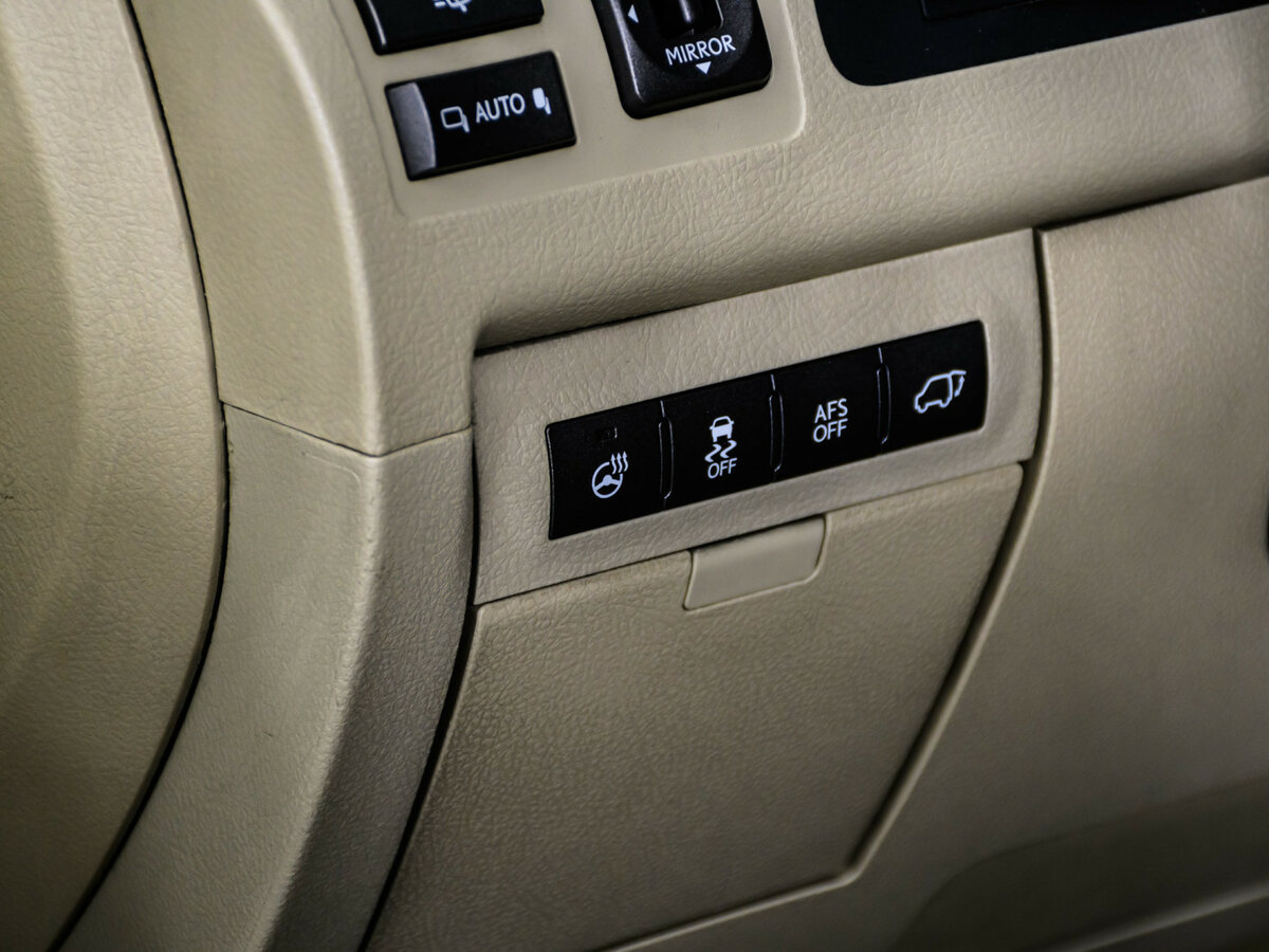 Lexus LX 570 III Рестайлинг, 2012 Фото №20