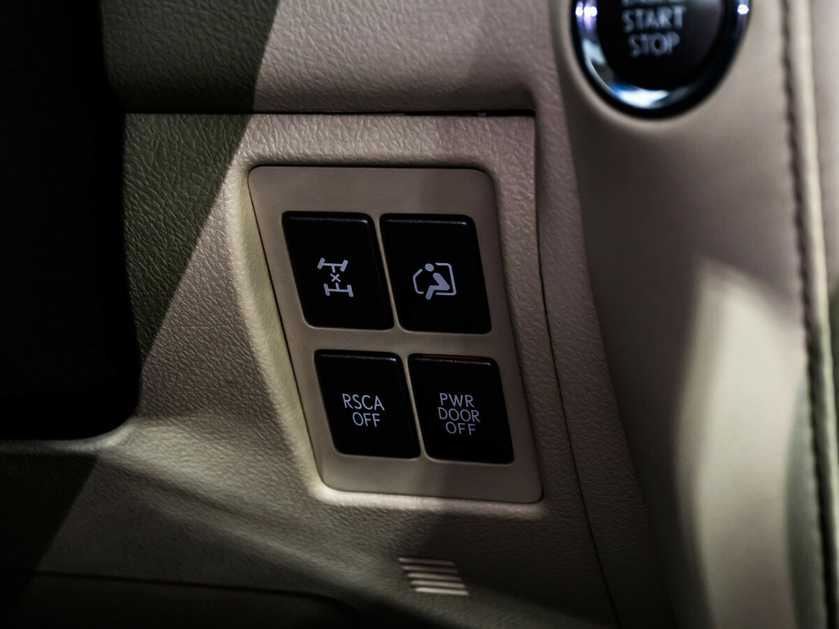 Lexus LX 570 III Рестайлинг, 2012 Фото №24