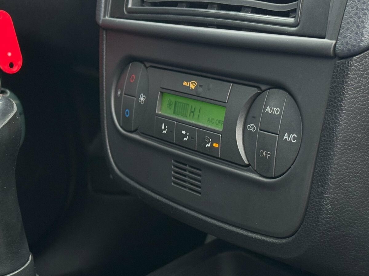 Ford Fiesta Mk5, 2007 Фото №12