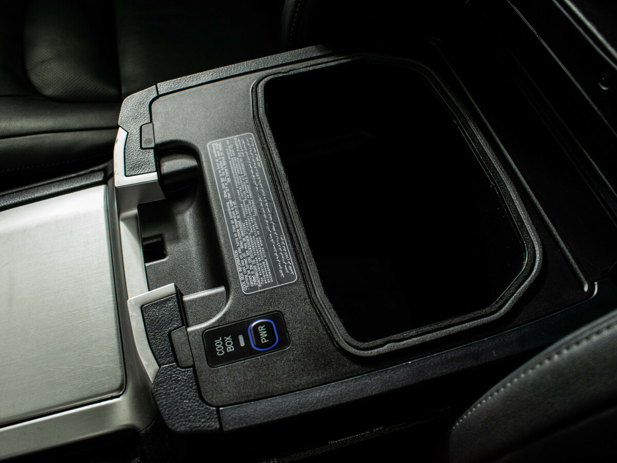 Toyota Land Cruiser 200 Series Рестайлинг 2, 2019 Фото №18