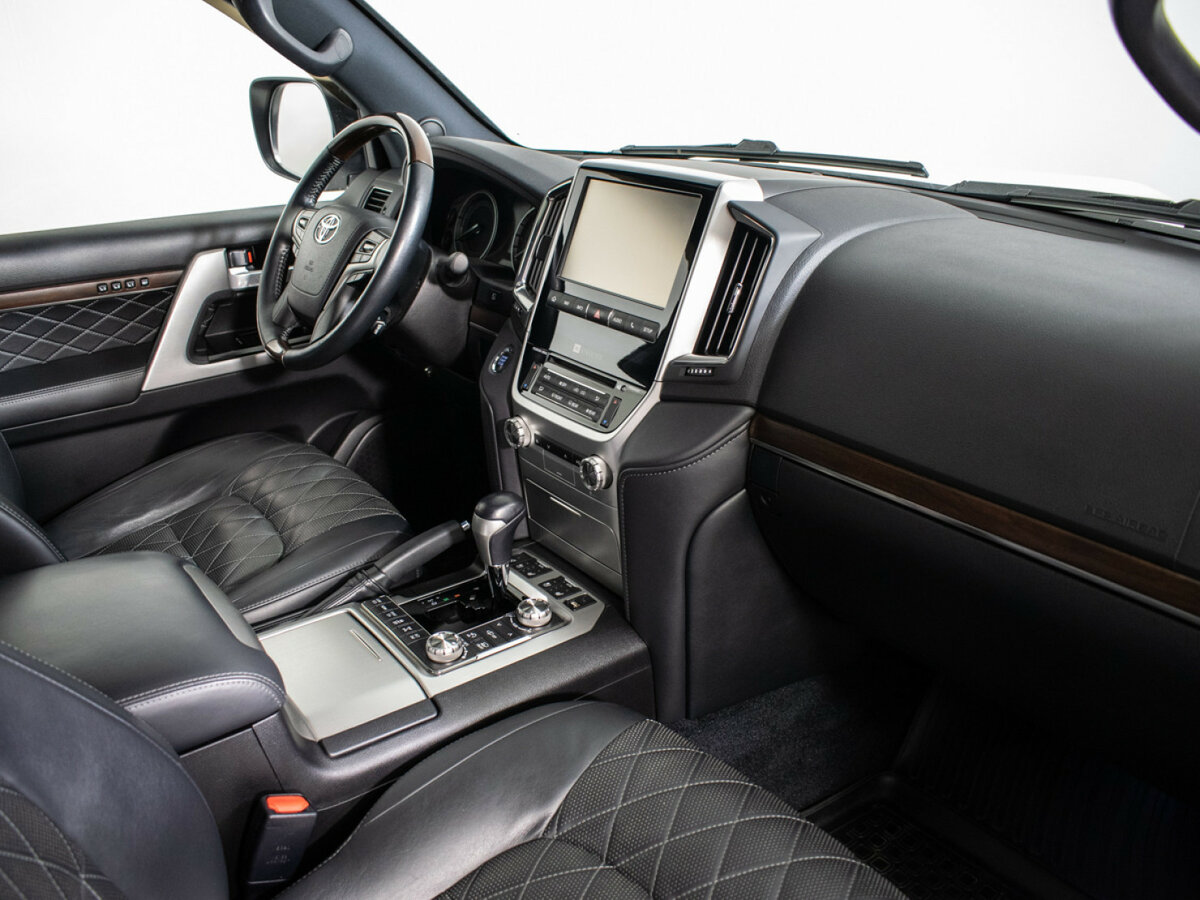 Toyota Land Cruiser 200 Series Рестайлинг 2, 2017 Фото №9