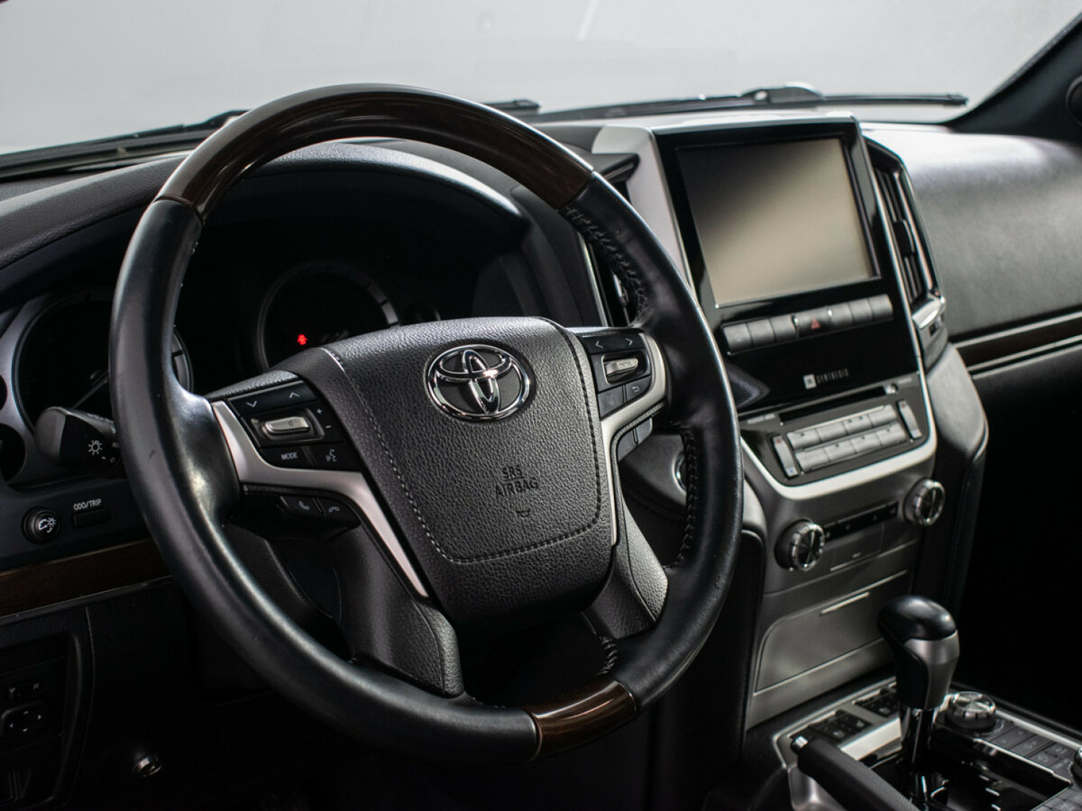 Toyota Land Cruiser 200 Series Рестайлинг 2, 2017 Фото №13