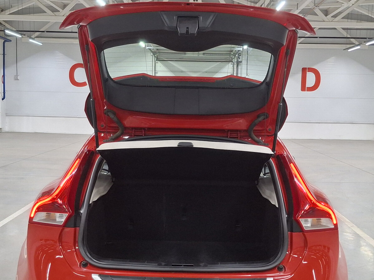 Volvo V40 Cross Country I Рестайлинг, 2017 Фото №10