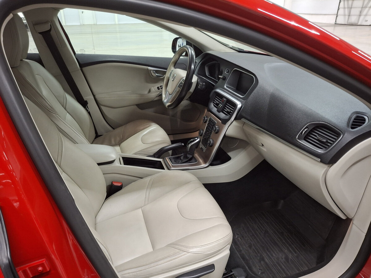 Volvo V40 Cross Country I Рестайлинг, 2017 Фото №11