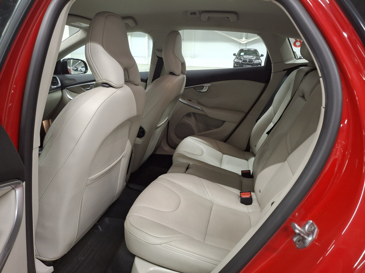 Volvo V40 Cross Country I Рестайлинг, 2017 Фото №12