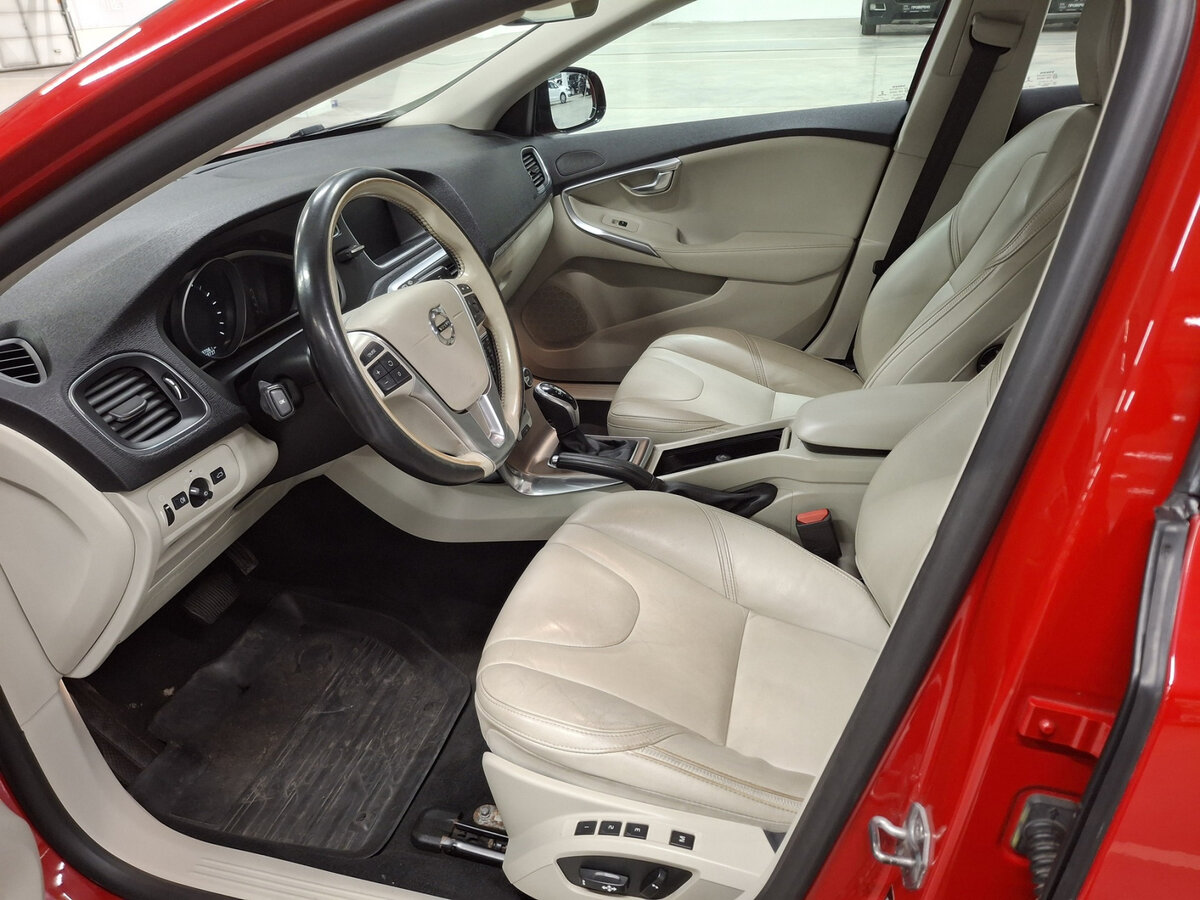 Volvo V40 Cross Country I Рестайлинг, 2017 Фото №16