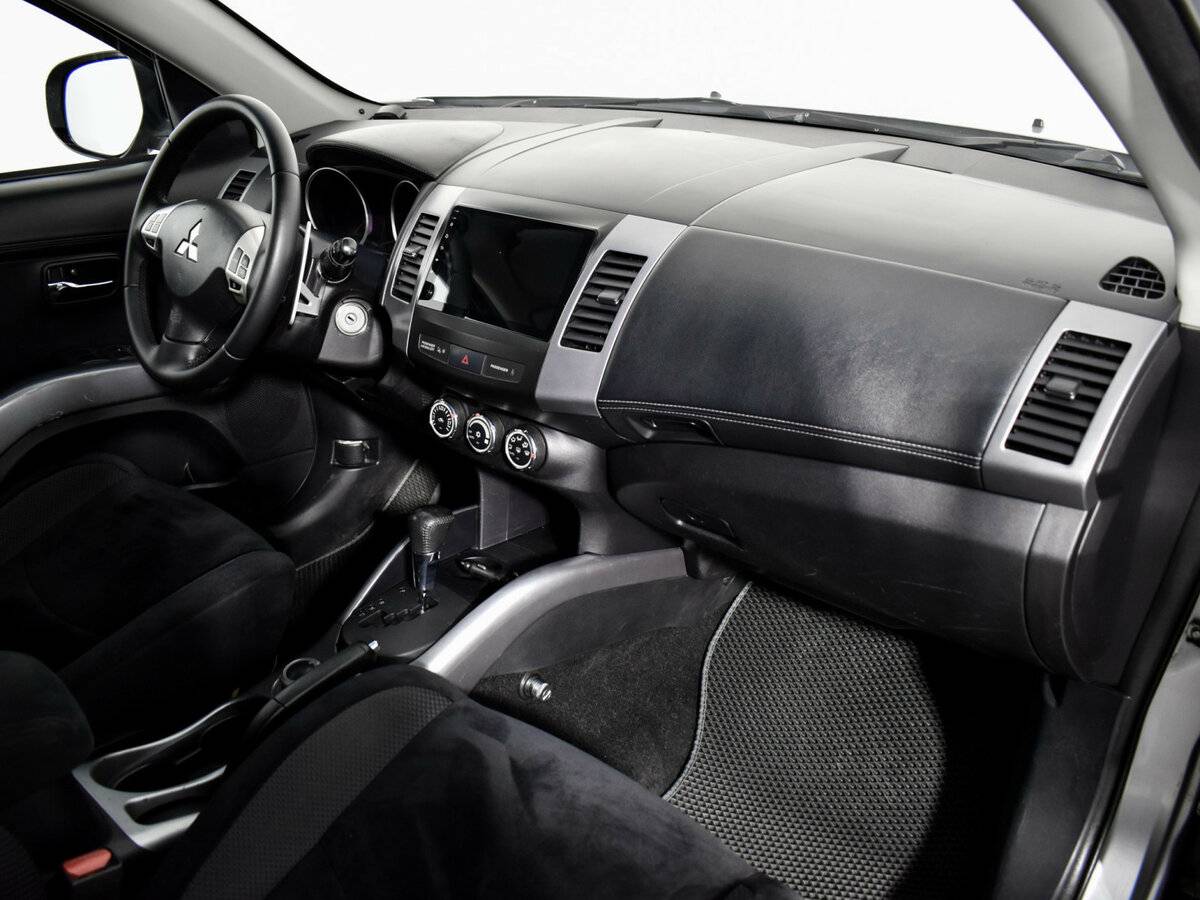 Mitsubishi Outlander II Рестайлинг, 2010 Фото №10