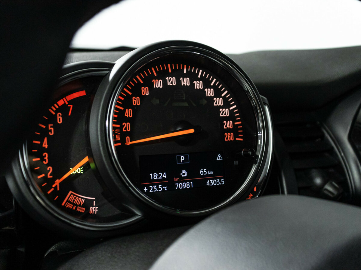 Mini Hatch Cooper III (F55/F56) Рестайлинг, 2018 Фото №12