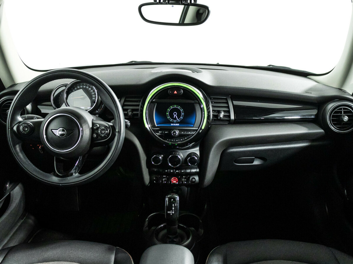 Mini Hatch Cooper III (F55/F56) Рестайлинг, 2018 Фото №13