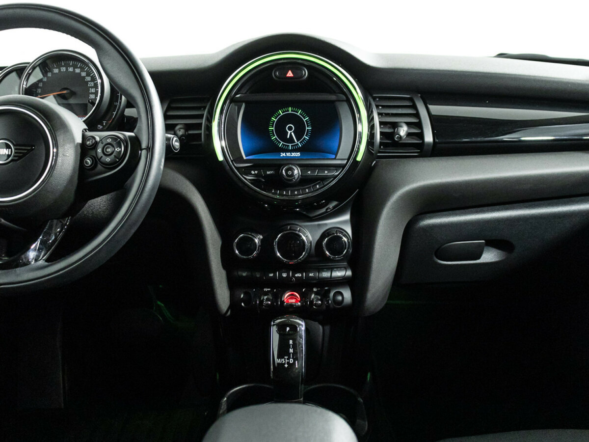 Mini Hatch Cooper III (F55/F56) Рестайлинг, 2018 Фото №14