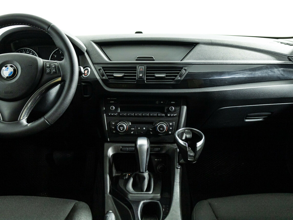 BMW X1 18i I (E84), 2011 Фото №14