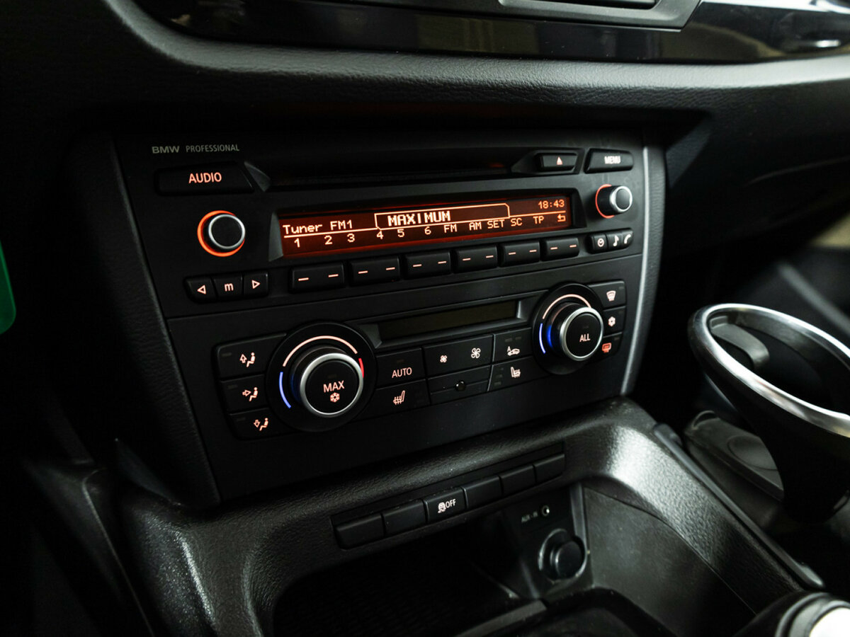 BMW X1 18i I (E84), 2011 Фото №15