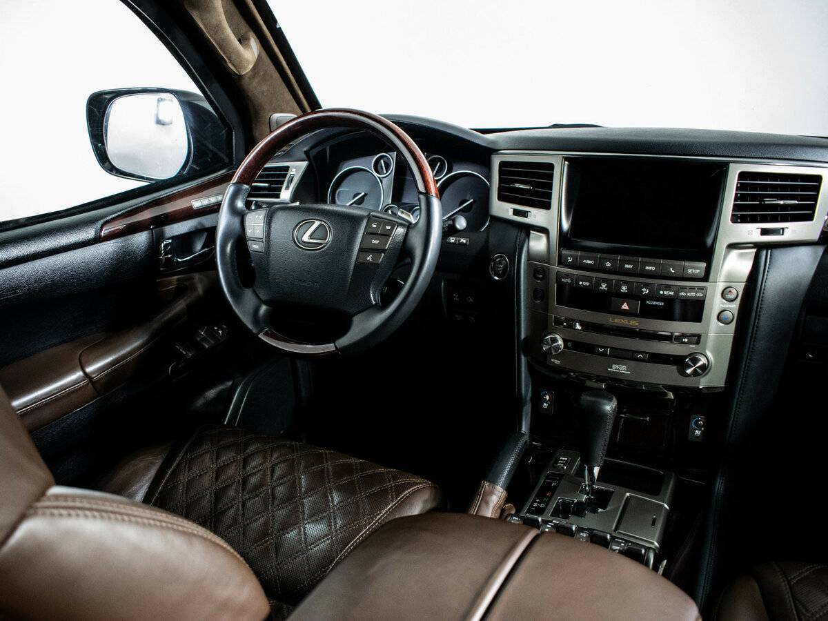 Lexus LX 570 III Рестайлинг, 2012 Фото №14