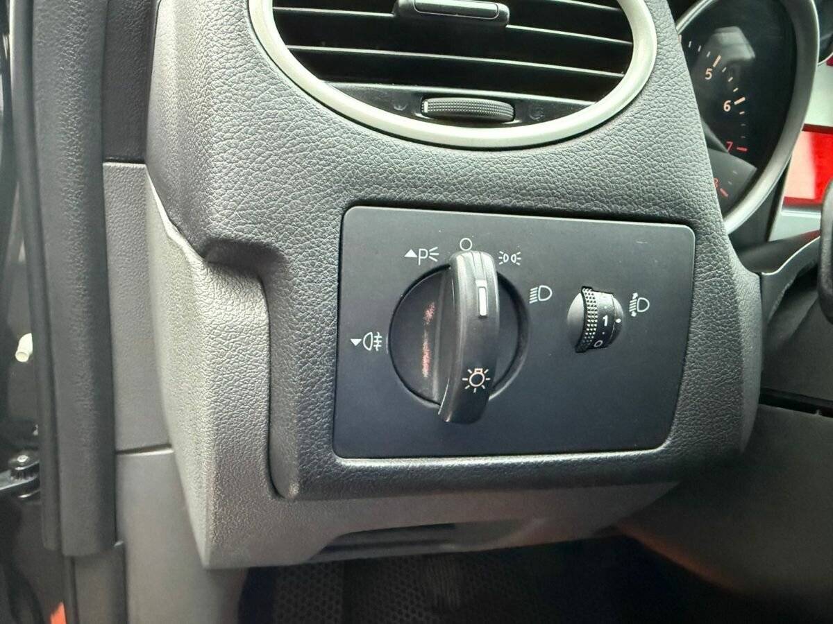 Ford Focus II Рестайлинг, 2009 Фото №12