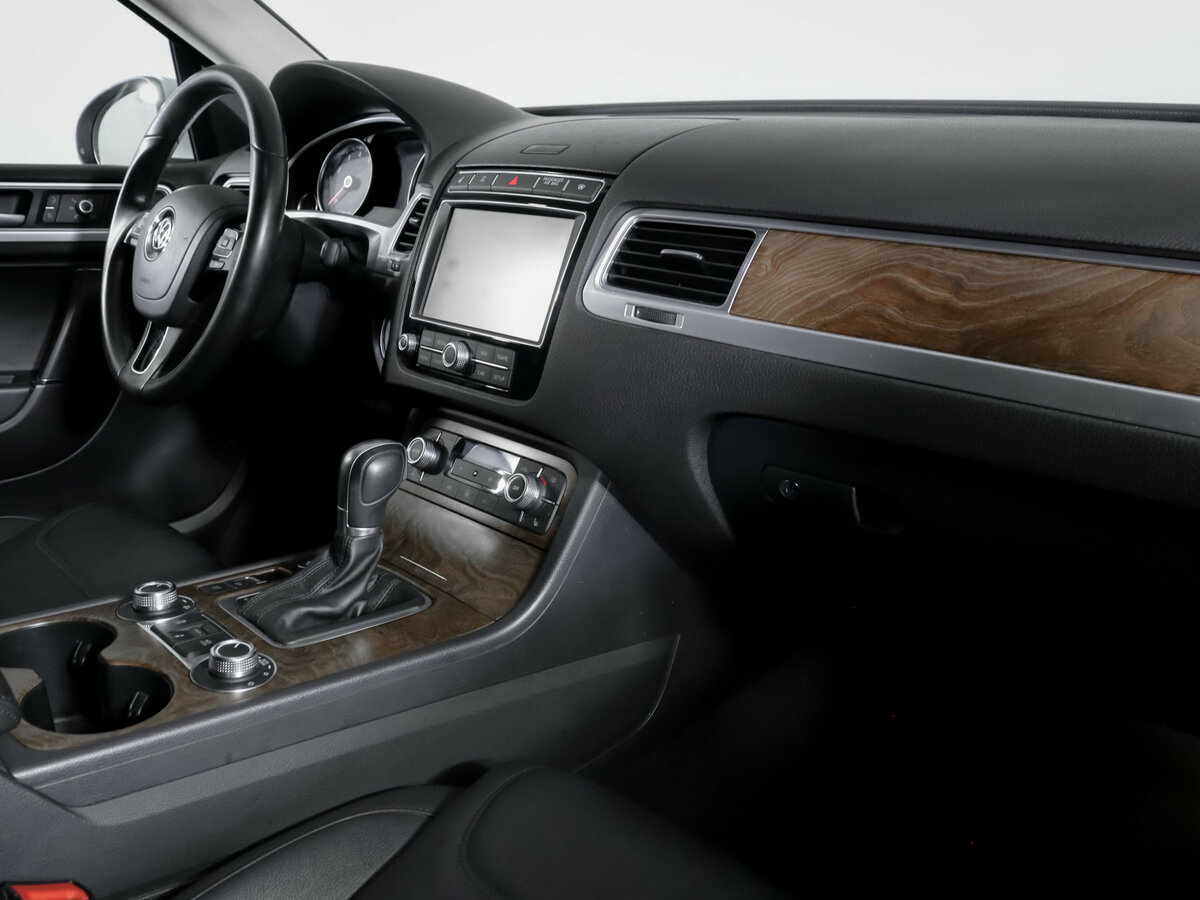 Volkswagen Touareg II Рестайлинг, 2016 Фото №9