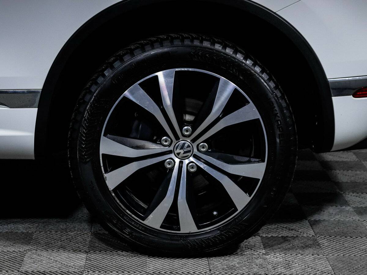 Volkswagen Touareg II Рестайлинг, 2016 Фото №14