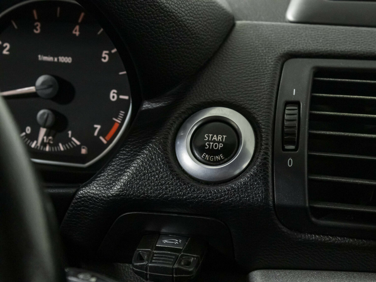 BMW 1 серии 118i I (E81/E82/E87/E88) Рестайлинг, 2008 Фото №12