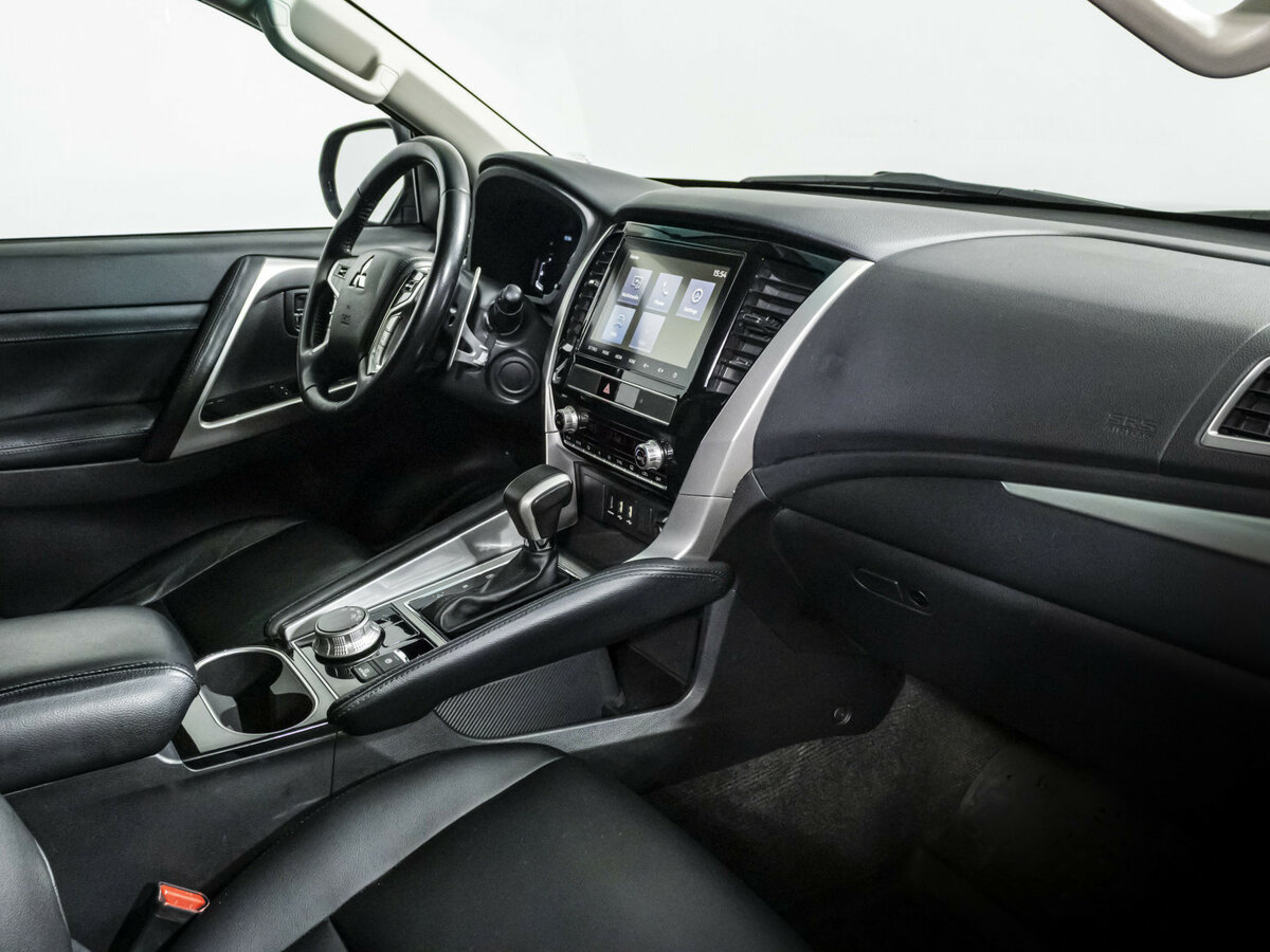 Mitsubishi Montero Sport III Рестайлинг, 2022 Фото №7