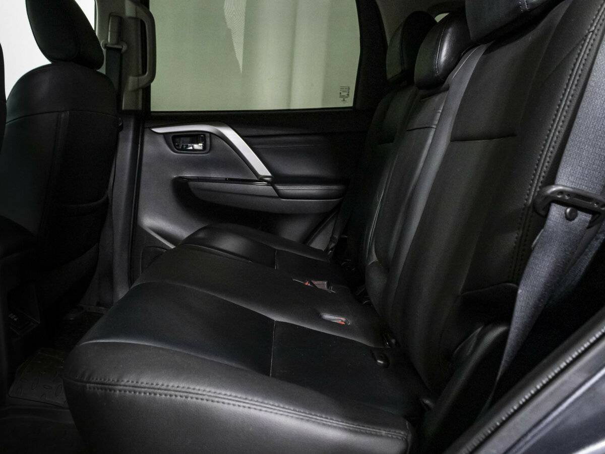 Mitsubishi Montero Sport III Рестайлинг, 2022 Фото №8