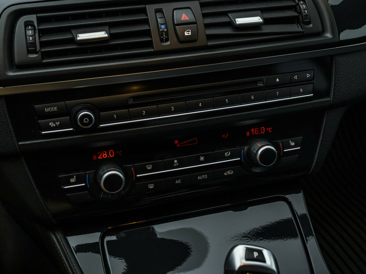 BMW 5 серии 525d xDrive VI (F10/F11/F07) Рестайлинг, 2015 Фото №16