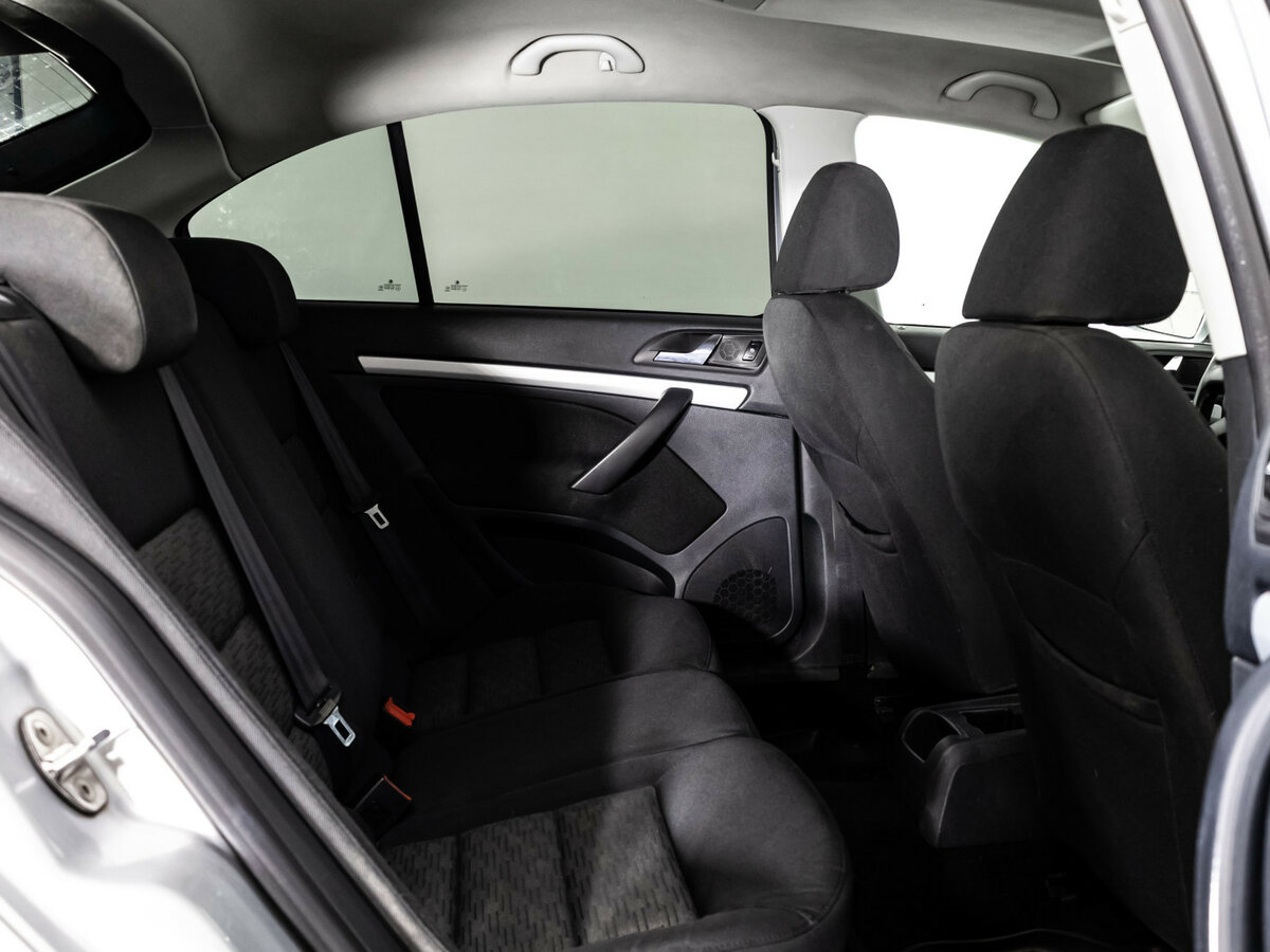 Skoda Octavia II (A5) Рестайлинг, 2011 Фото №12