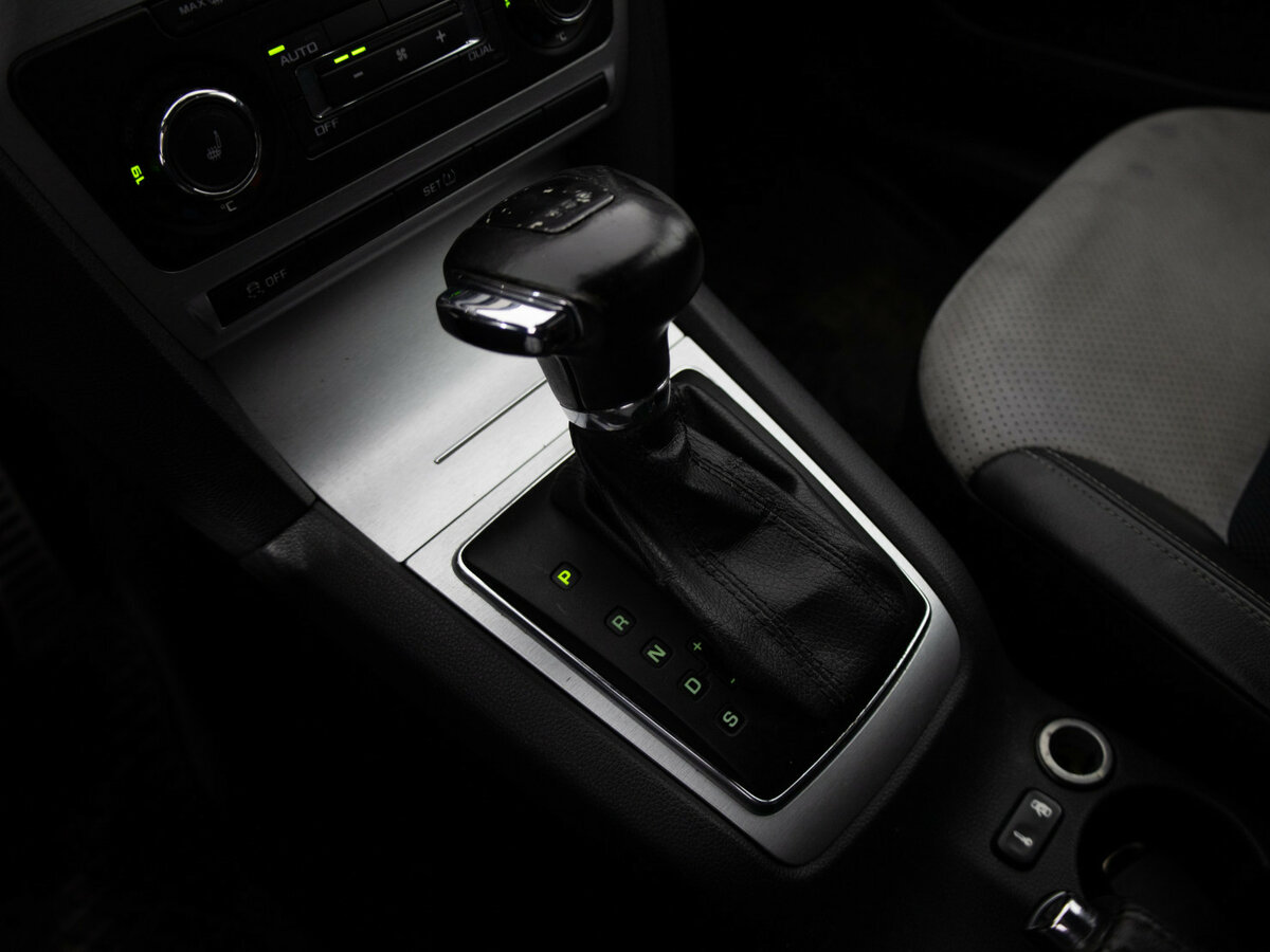 Skoda Octavia RS II Рестайлинг, 2011 Фото №10