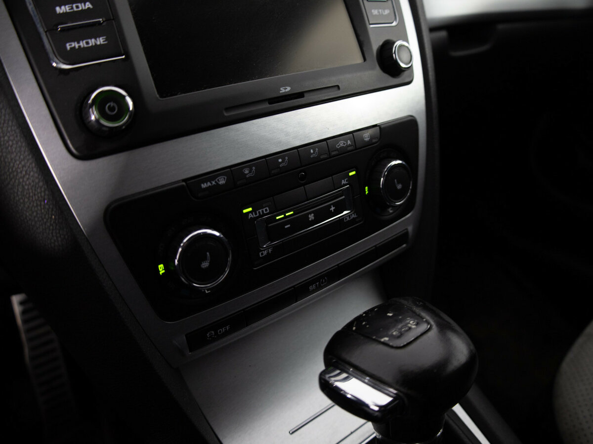 Skoda Octavia RS II Рестайлинг, 2011 Фото №11