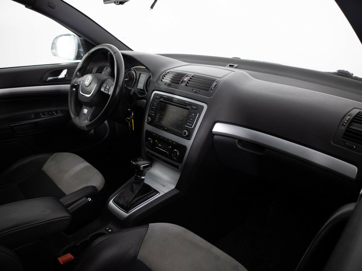 Skoda Octavia RS II Рестайлинг, 2011 Фото №14