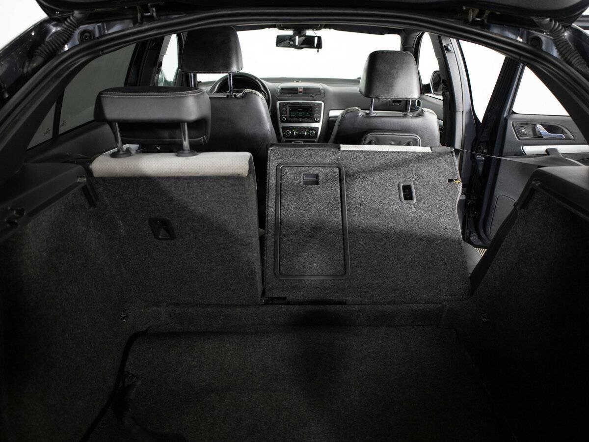 Skoda Octavia RS II Рестайлинг, 2011 Фото №17