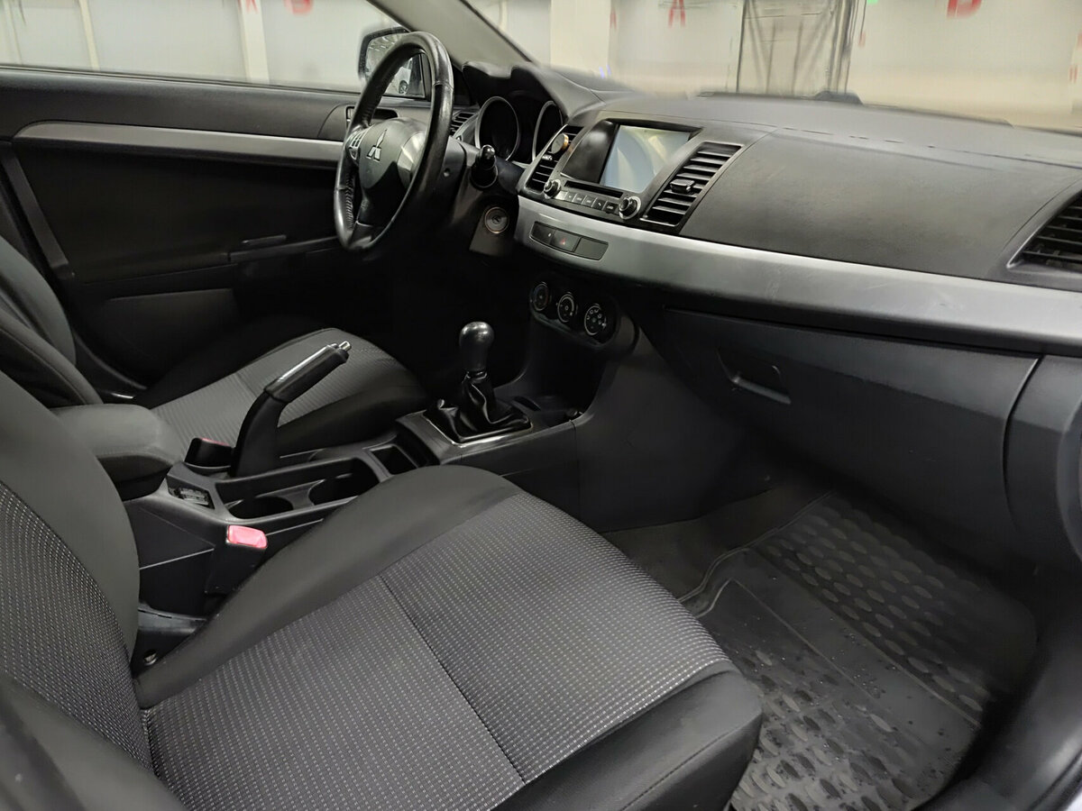 Mitsubishi Lancer X Рестайлинг, 2011 Фото №11