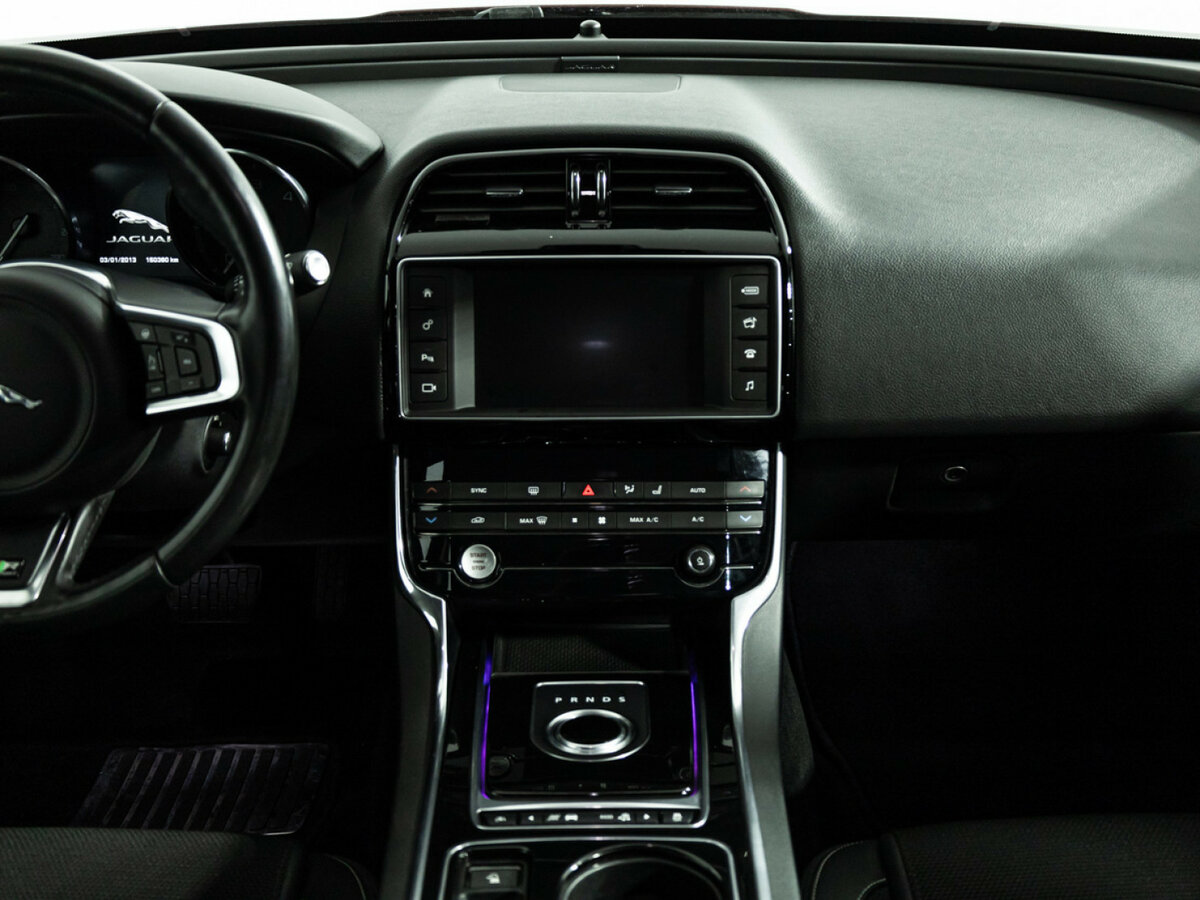 Jaguar XE I, 2015 Фото №12