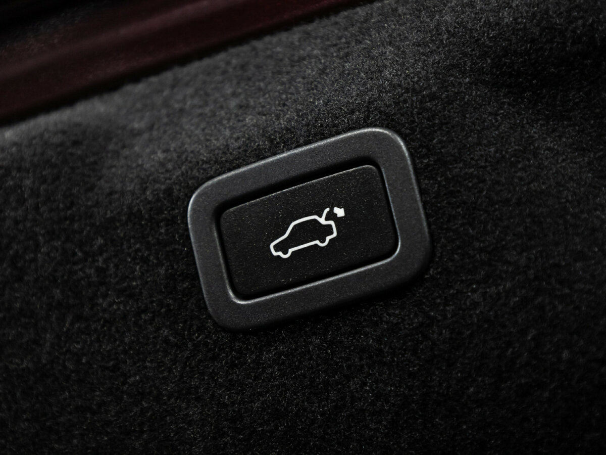 Jaguar XE I, 2015 Фото №13