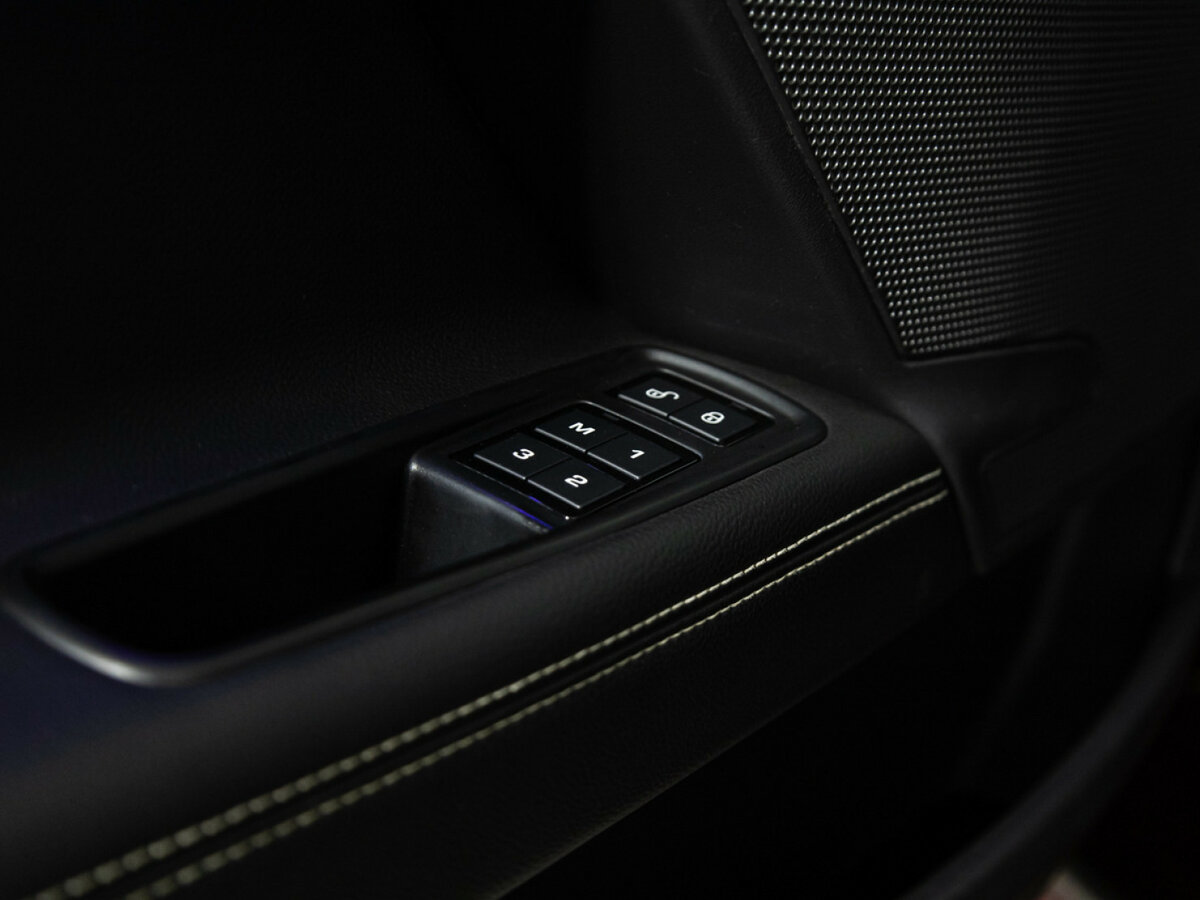 Jaguar XE I, 2015 Фото №14