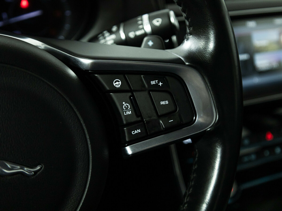 Jaguar XE I, 2015 Фото №16